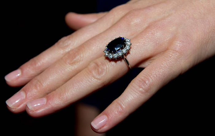 kate middleton engagement ring picture. The Story Of Kate Middleton#39;s